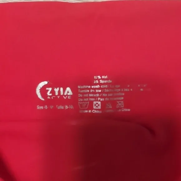 Red Zyia Cropped Leggings - Picture 4 of 4